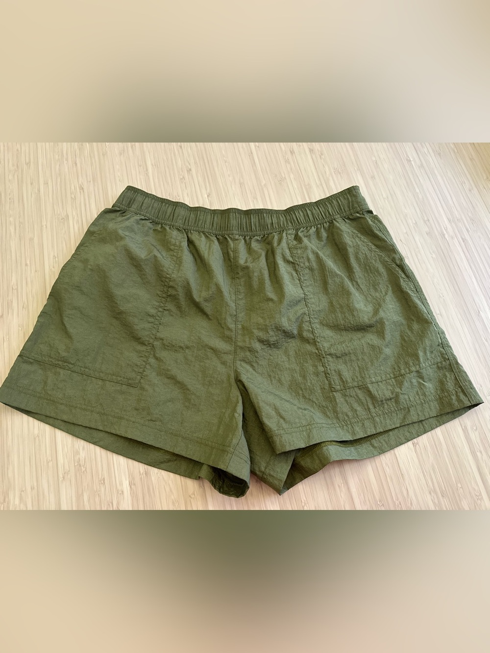 Athleta Lunar Sheen Utility Short